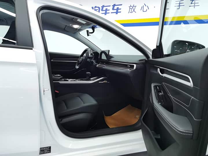 Geely Emgrand, 2023 — фото 8 из 9