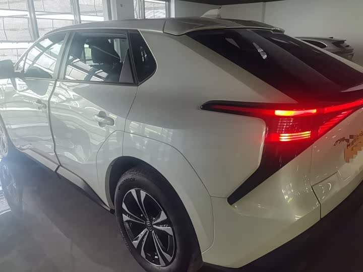 Toyota bZ4X Platinum, 2026 — фото 5 из 9