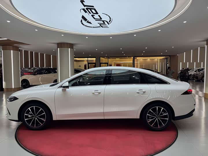 Roewe D7, 2026 — фото 8 из 9