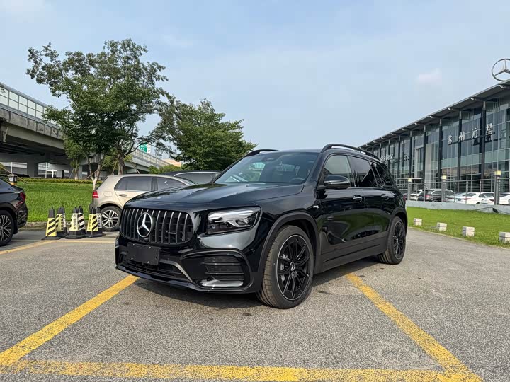 Mercedes-Benz GLB-Class AMG, 2026 — фото 2 из 9