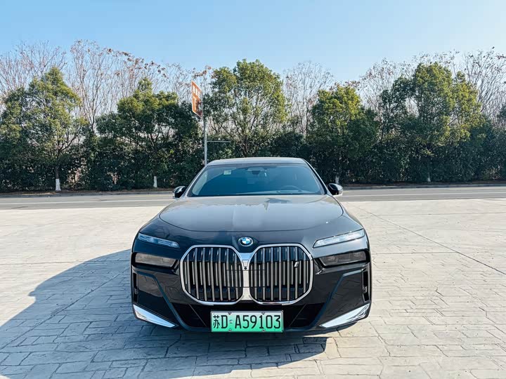 BMW i7, 2023 — фото 2 из 10
