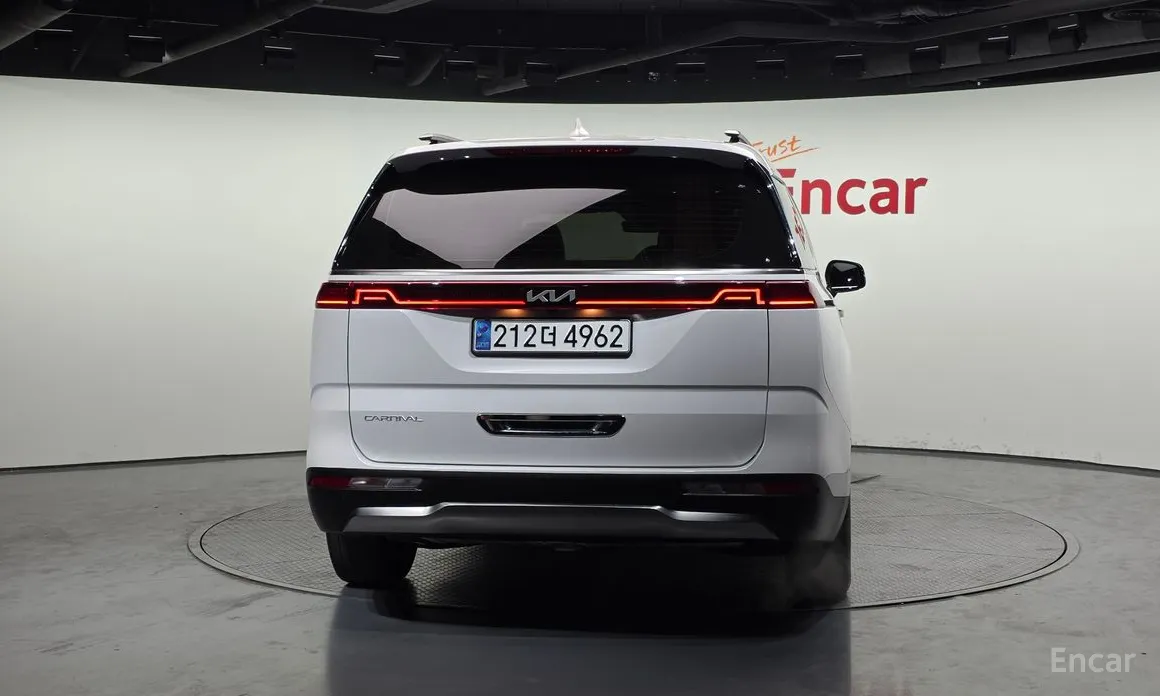 Kia Carnival, 2023 — фото 4 из 12
