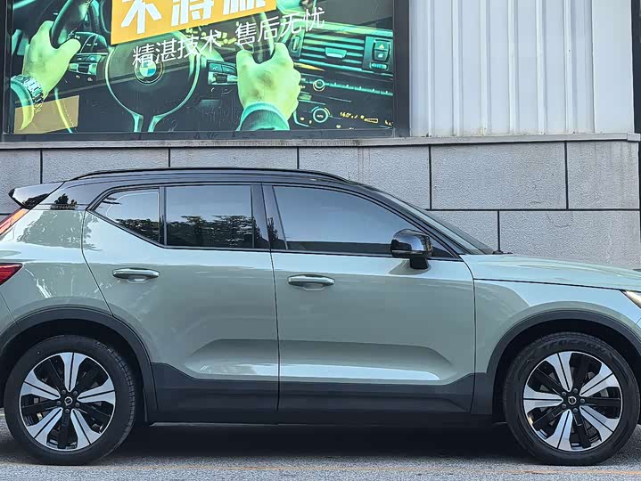 Volvo XC40 EV, 2023 — фото 3 из 9
