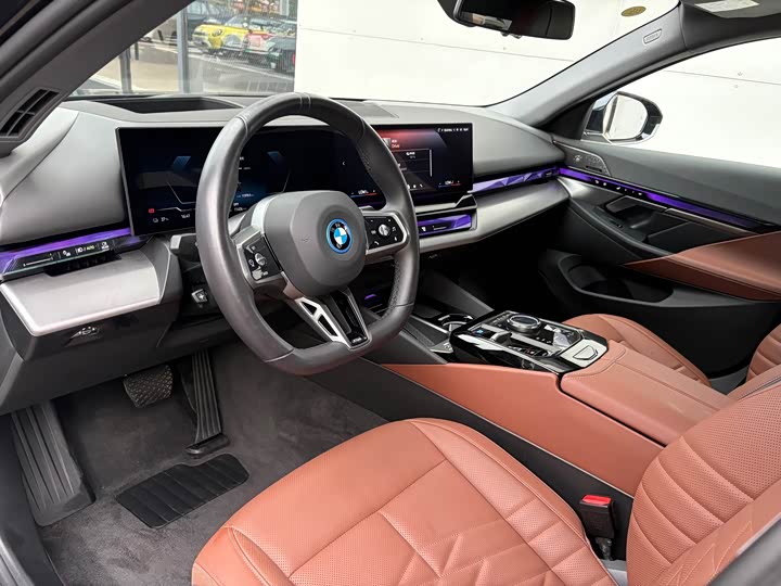 BMW i5, 2025 — фото 4 из 9