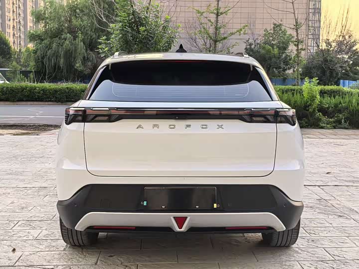 BAIC Arcfox Alpha T5, 2024 — фото 8 из 9