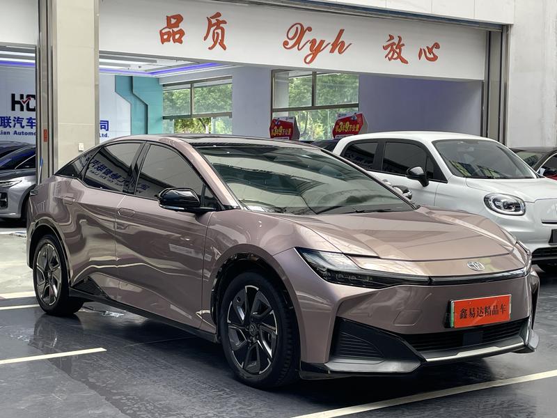 Toyota bZ3, 2023 — фото 3 из 12