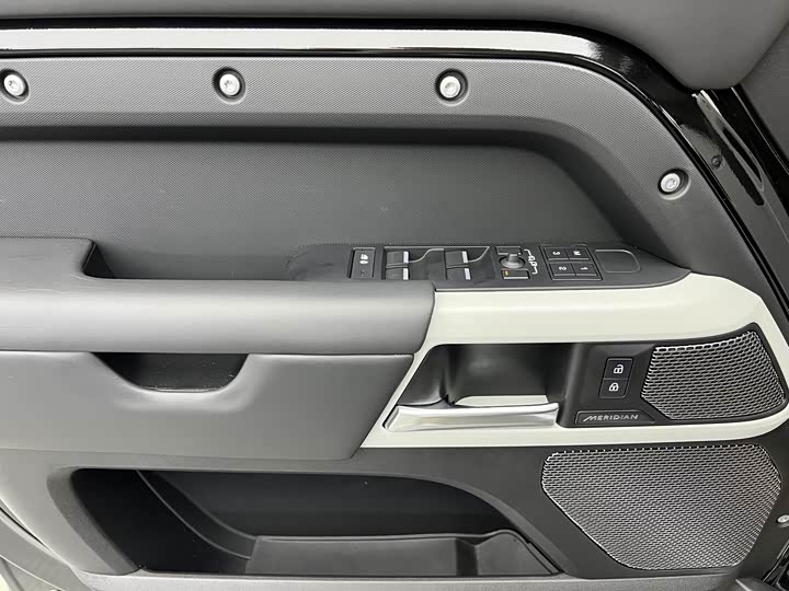 Land Rover Defender, 2023 — фото 5 из 9