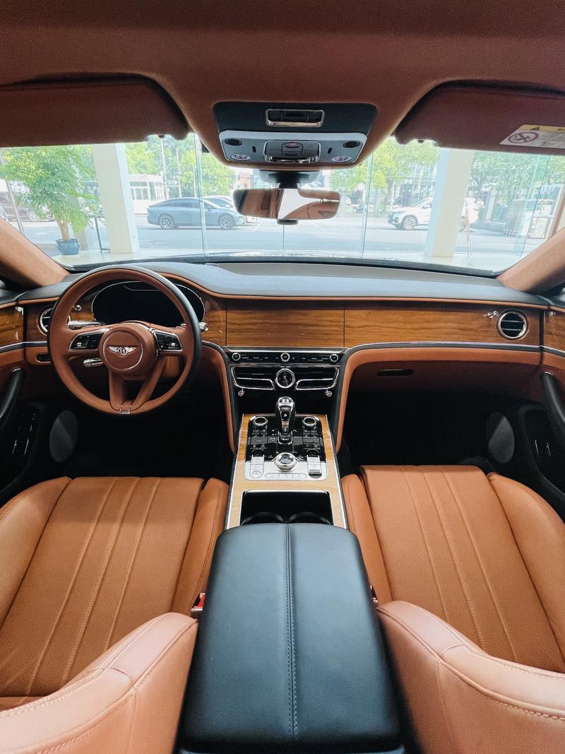 Bentley Flying Spur Hybrid, 2024 — фото 8 из 12