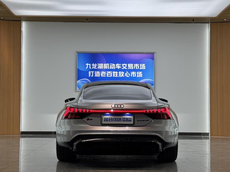 Audi e-tron GT, 2024 — фото 4 из 9