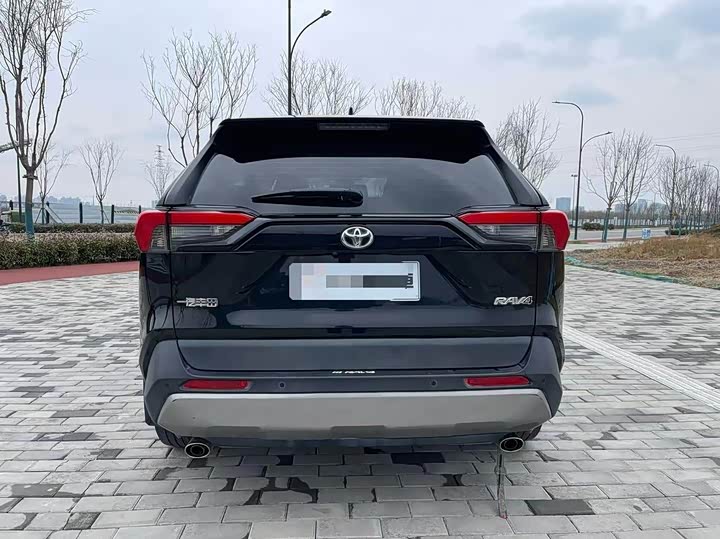 Toyota RAV4, 2023 — фото 8 из 9