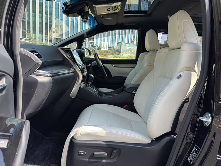 Toyota Alphard, 2025 — фото 5 из 9