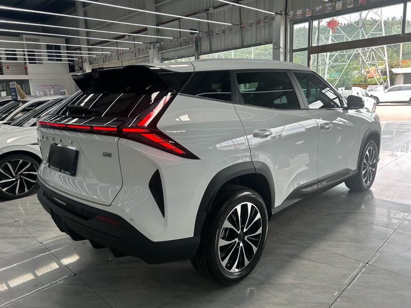 Geely Atlas, 2025 — фото 6 из 11