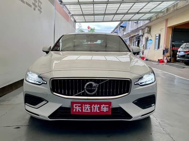 Volvo S60, 2024 — фото 2 из 9