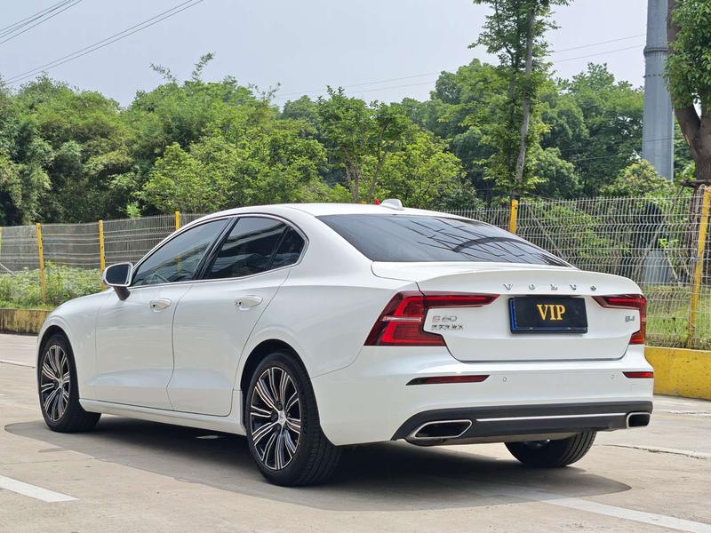 Volvo S60, 2022 — фото 4 из 12