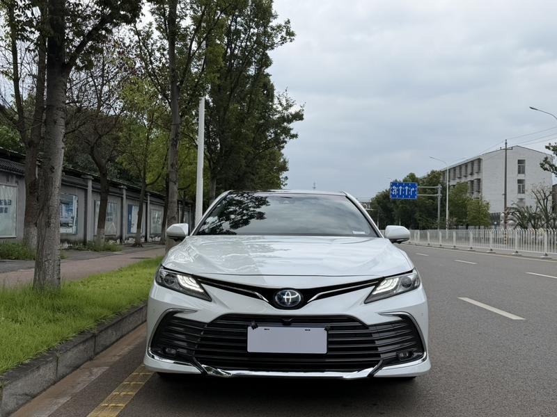 Toyota Camry, 2023 — фото 2 из 11