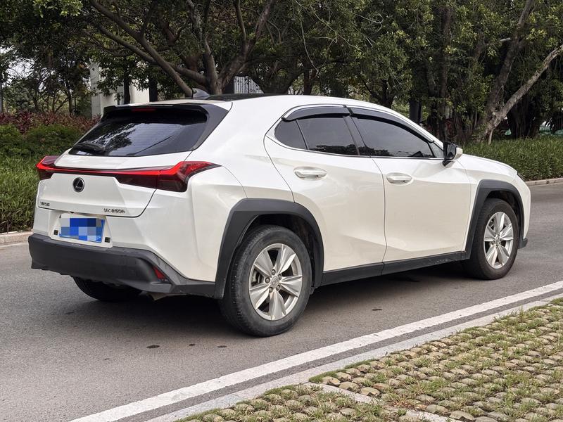 Lexus UX, 2022 — фото 6 из 10