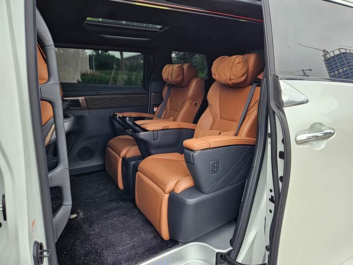 Toyota Vellfire, 2025 — фото 7 из 7
