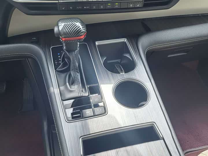 Toyota Sienna, 2023 — фото 7 из 9