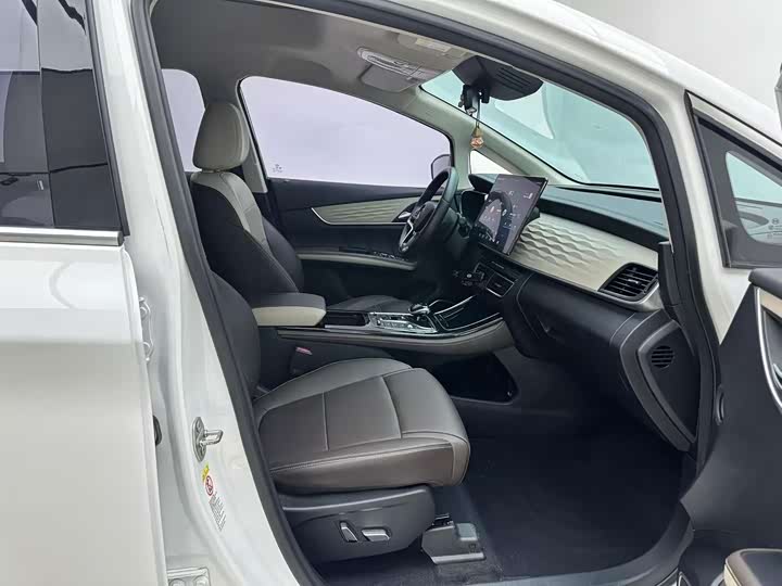 BYD Song Max Hybrid, 2022 — фото 5 из 9