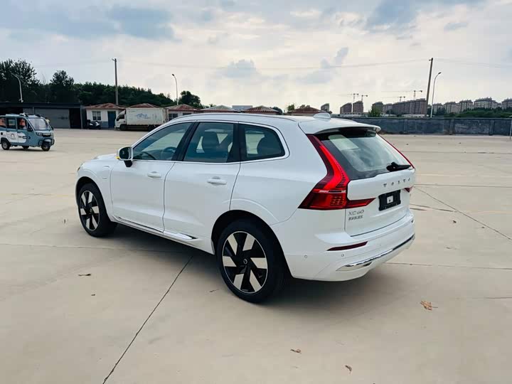Volvo XC60 Hybrid, 2026 — фото 4 из 9