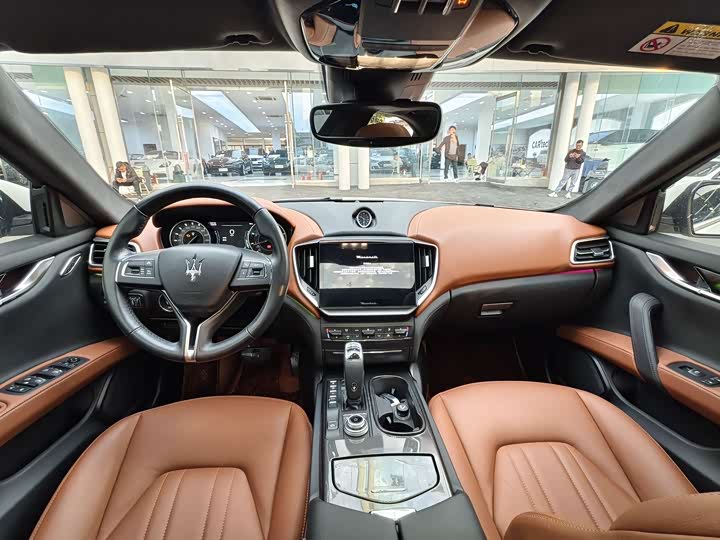 Maserati Ghibli, 2022 — фото 6 из 9