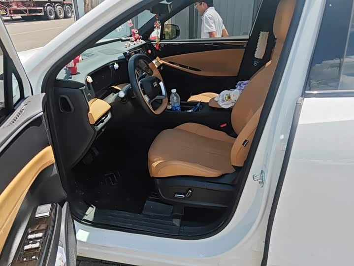 Geely Galaxy L7, 2024 — фото 9 из 9