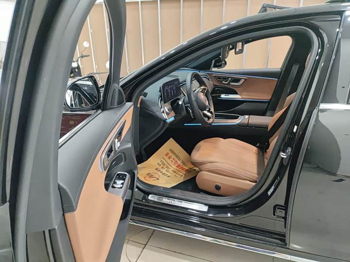 Mercedes-Benz E-Class, 2024 — фото 5 из 9