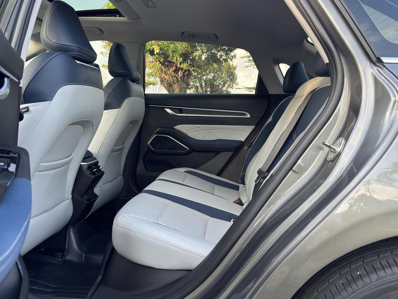 Geely Emgrand, 2022 — фото 11 из 12
