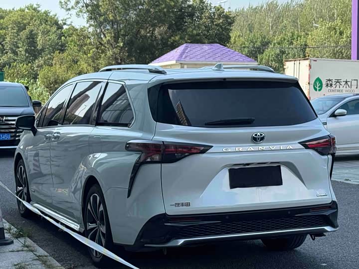 Toyota Granvia, 2023 — фото 6 из 9