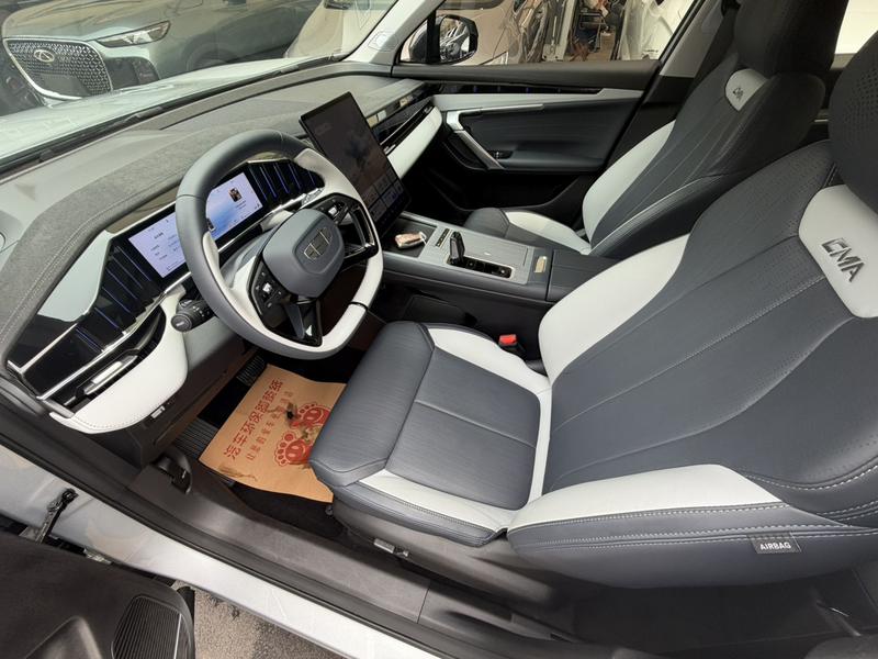 Geely Atlas L, 2024 — фото 6 из 10