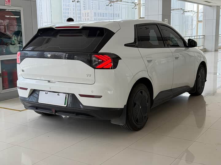 BAIC Arcfox T1, 2025 — фото 4 из 9