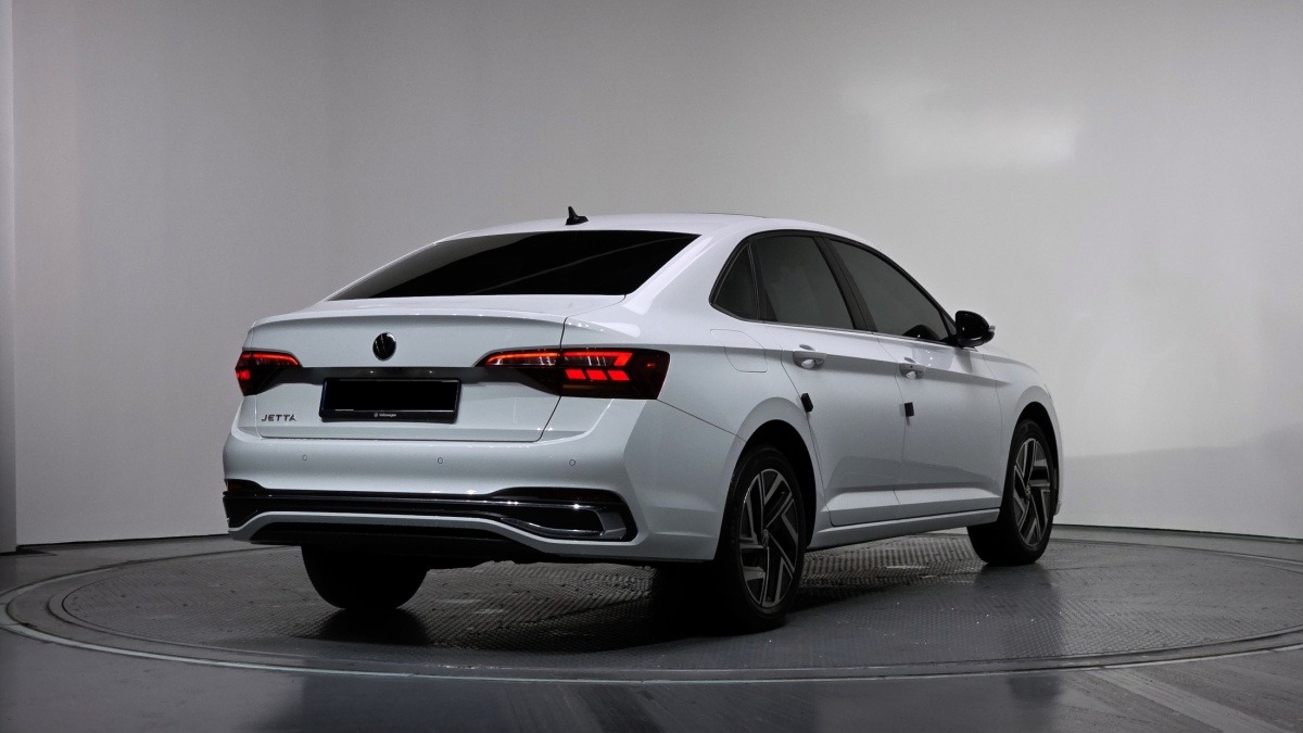 Volkswagen Jetta, 2023 — фото 2 из 12