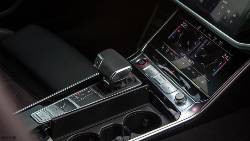 Audi RS 6, 2025 — фото 8 из 10