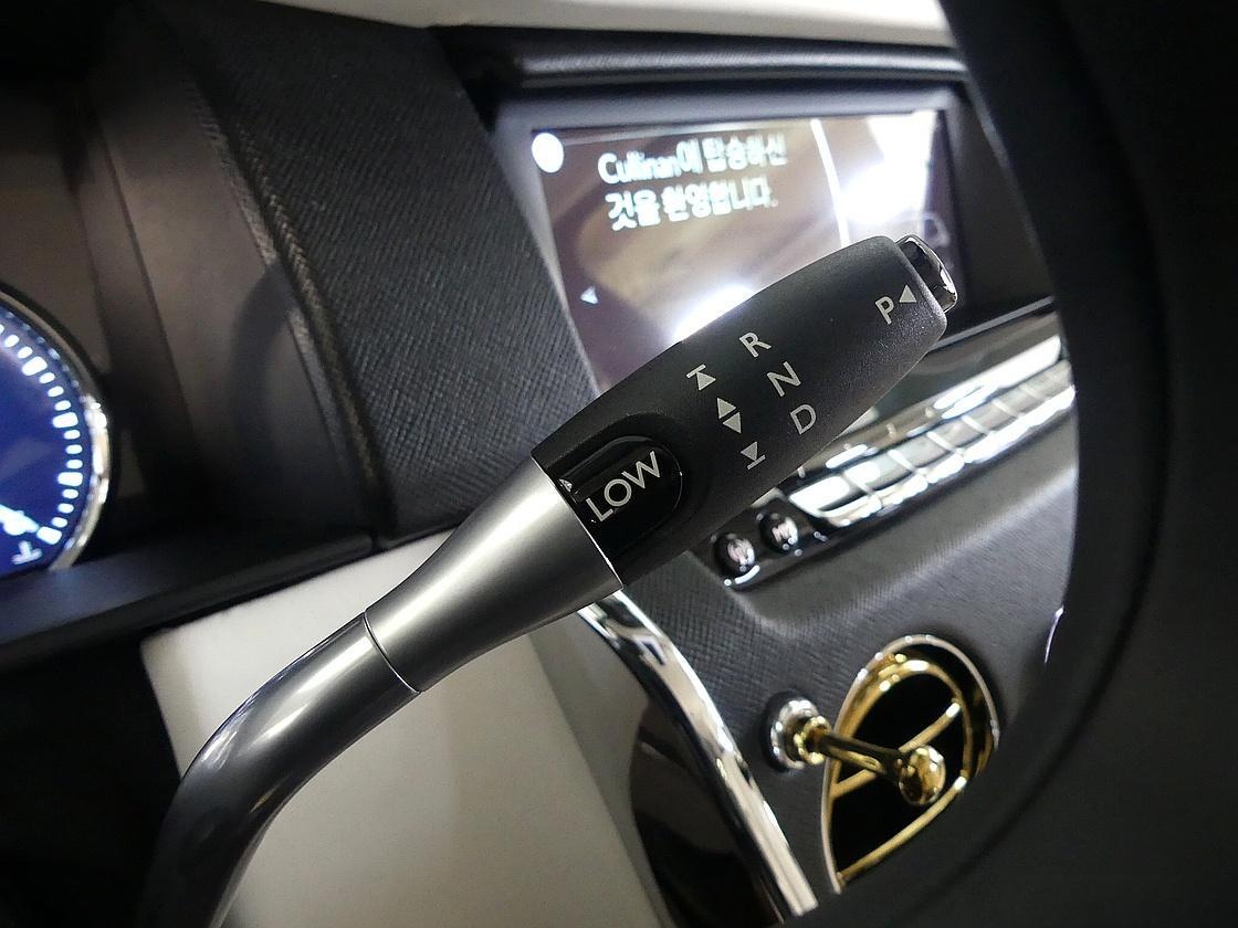 Rolls-Royce Cullinan, 2023 — фото 7 из 12