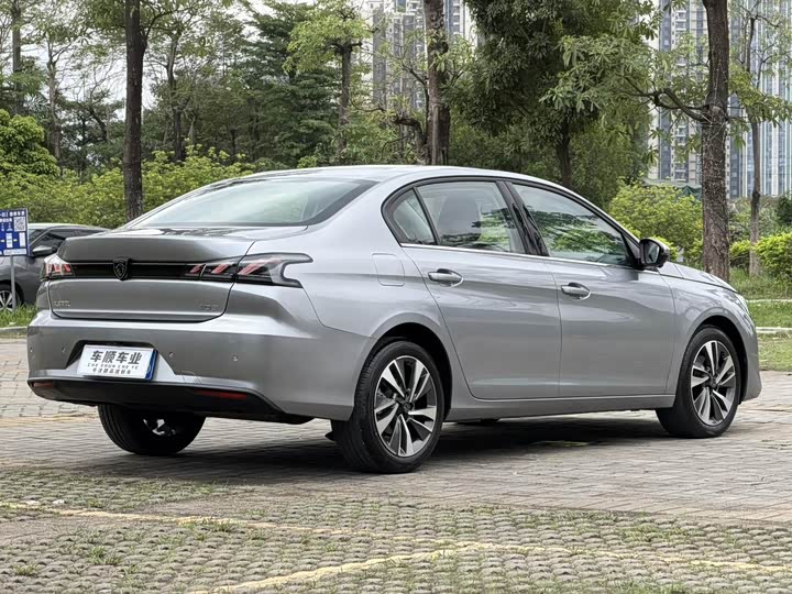 Peugeot 408, 2023 — фото 8 из 9