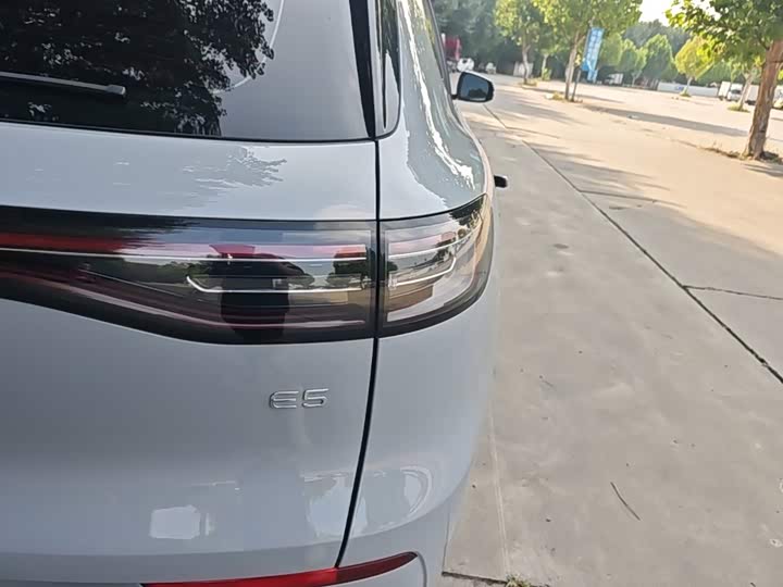 Geely Galaxy E5, 2025 — фото 8 из 9