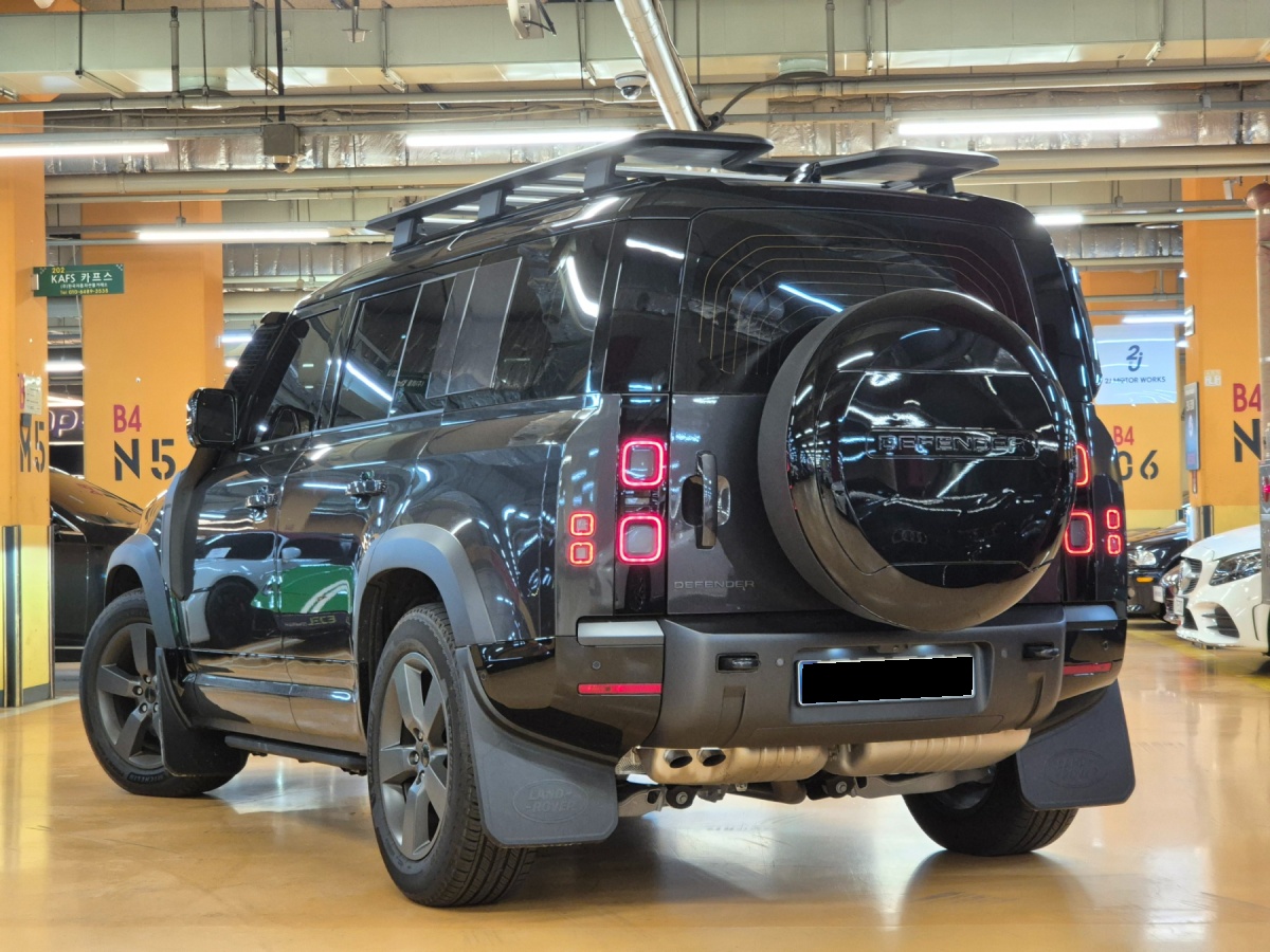 Land Rover Defender, 2025 — фото 4 из 12