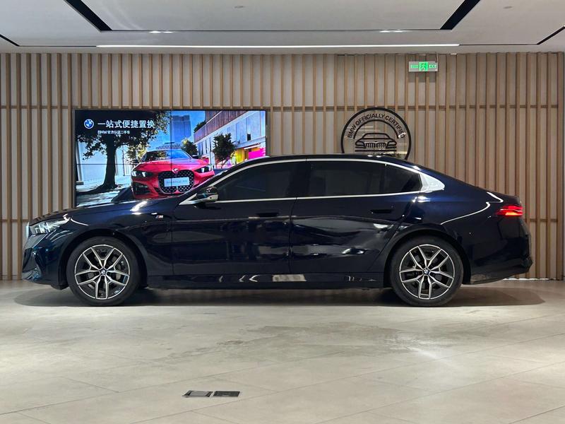 BMW i5, 2025 — фото 3 из 10