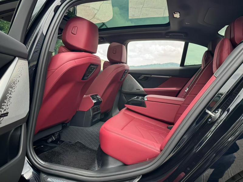 BMW 5 Series, 2025 — фото 9 из 10