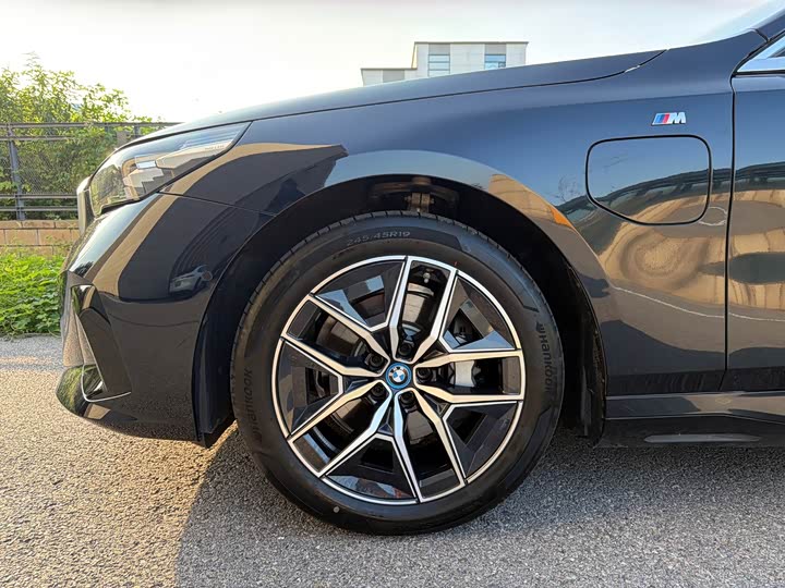 BMW i5, 2025 — фото 5 из 9