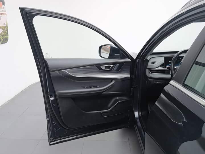 Chery Tiggo 8 Plus Hybrid, 2022 — фото 8 из 9