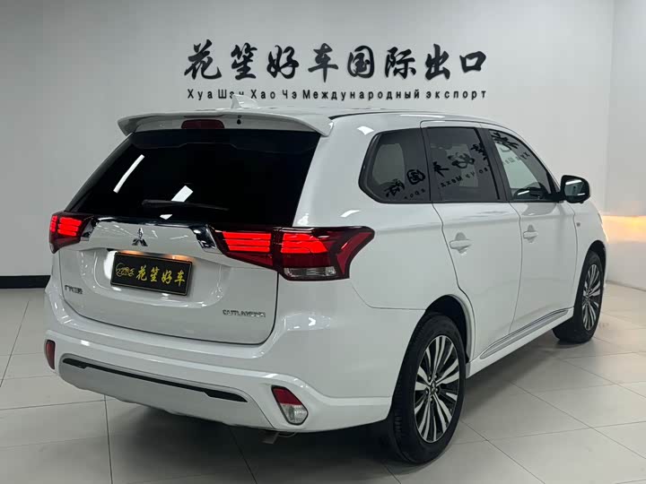 Mitsubishi Outlander, 2022 — фото 6 из 9