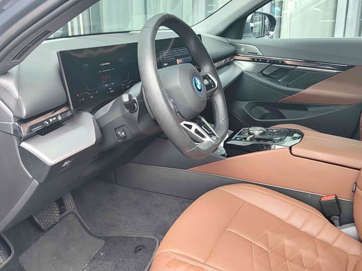 BMW i5, 2024 — фото 7 из 9