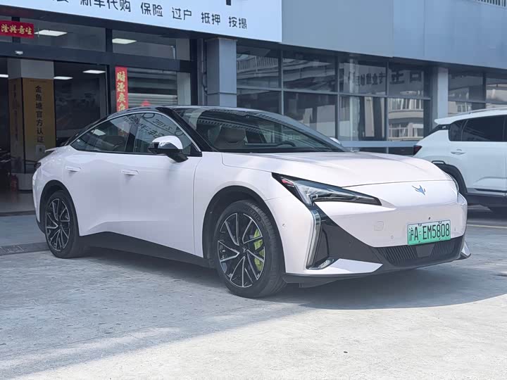 BAIC Arcfox Alpha S5, 2024 — фото 3 из 9