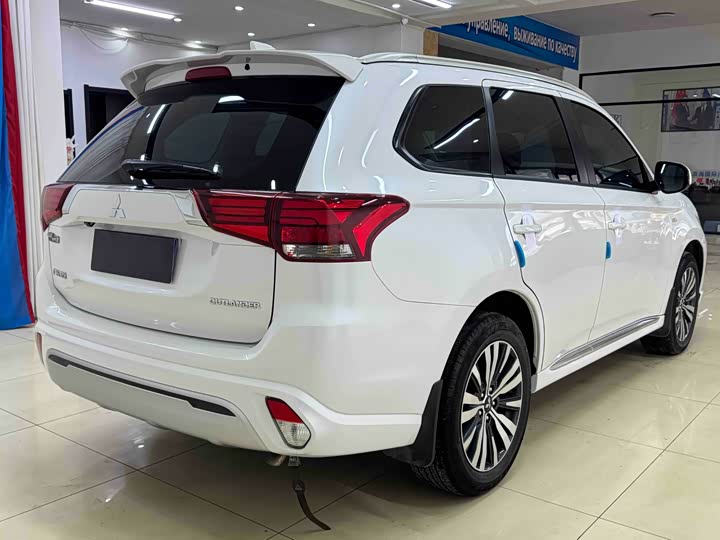 Mitsubishi Outlander, 2021 — фото 6 из 9