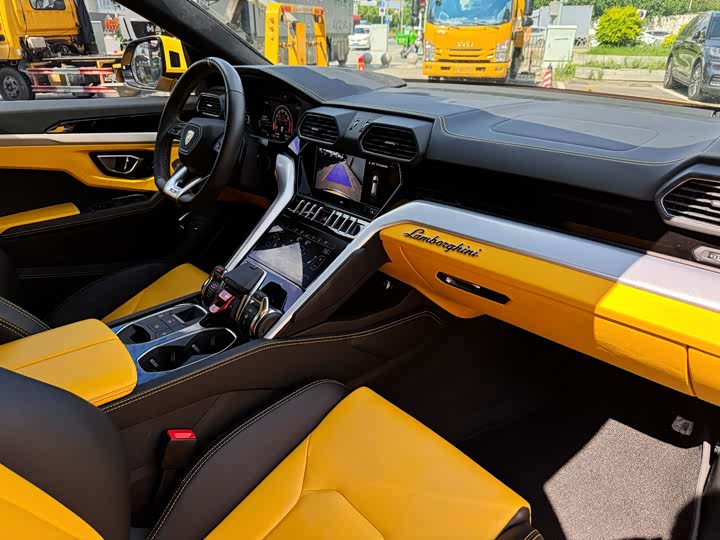 Lamborghini Urus, 2023 — фото 6 из 9