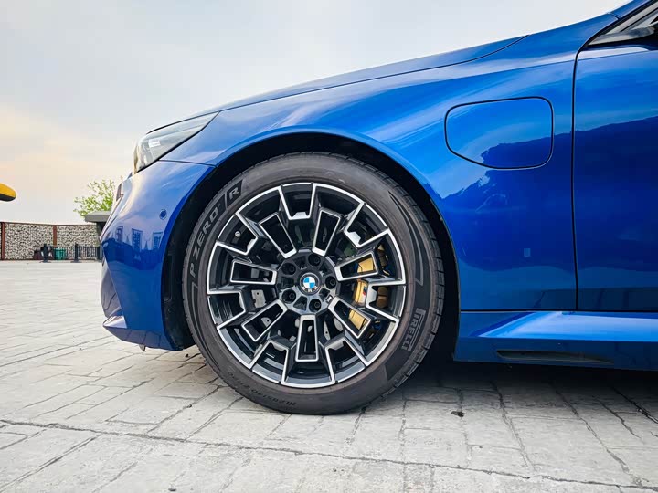 BMW M5 Hybrid, 2026 — фото 7 из 9