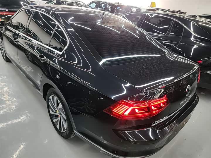 Volkswagen Magotan GTE Hybrid, 2024 — фото 5 из 9