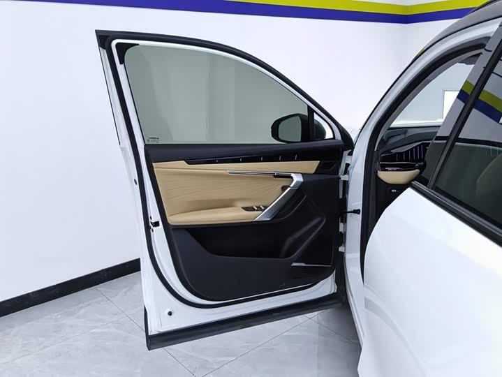 Geely Atlas L, 2023 — фото 7 из 9