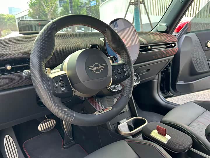 Mini Mini JCW, 2025 — фото 8 из 9